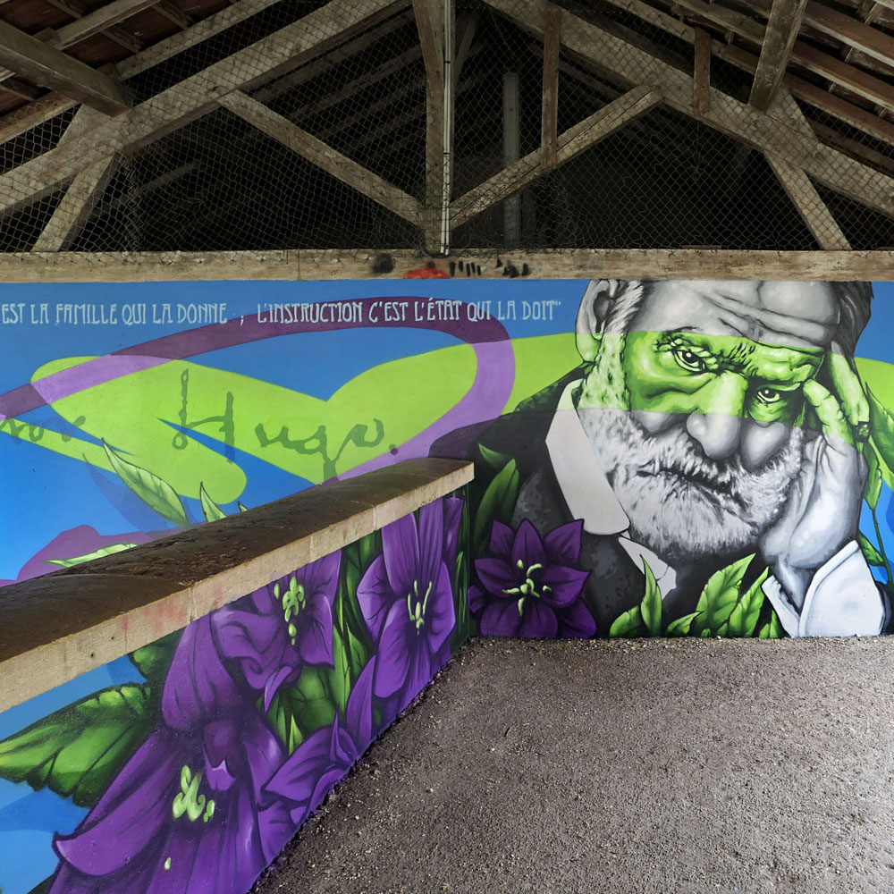 Heta-portrait-graffiti-street-art-Victor-Hugo