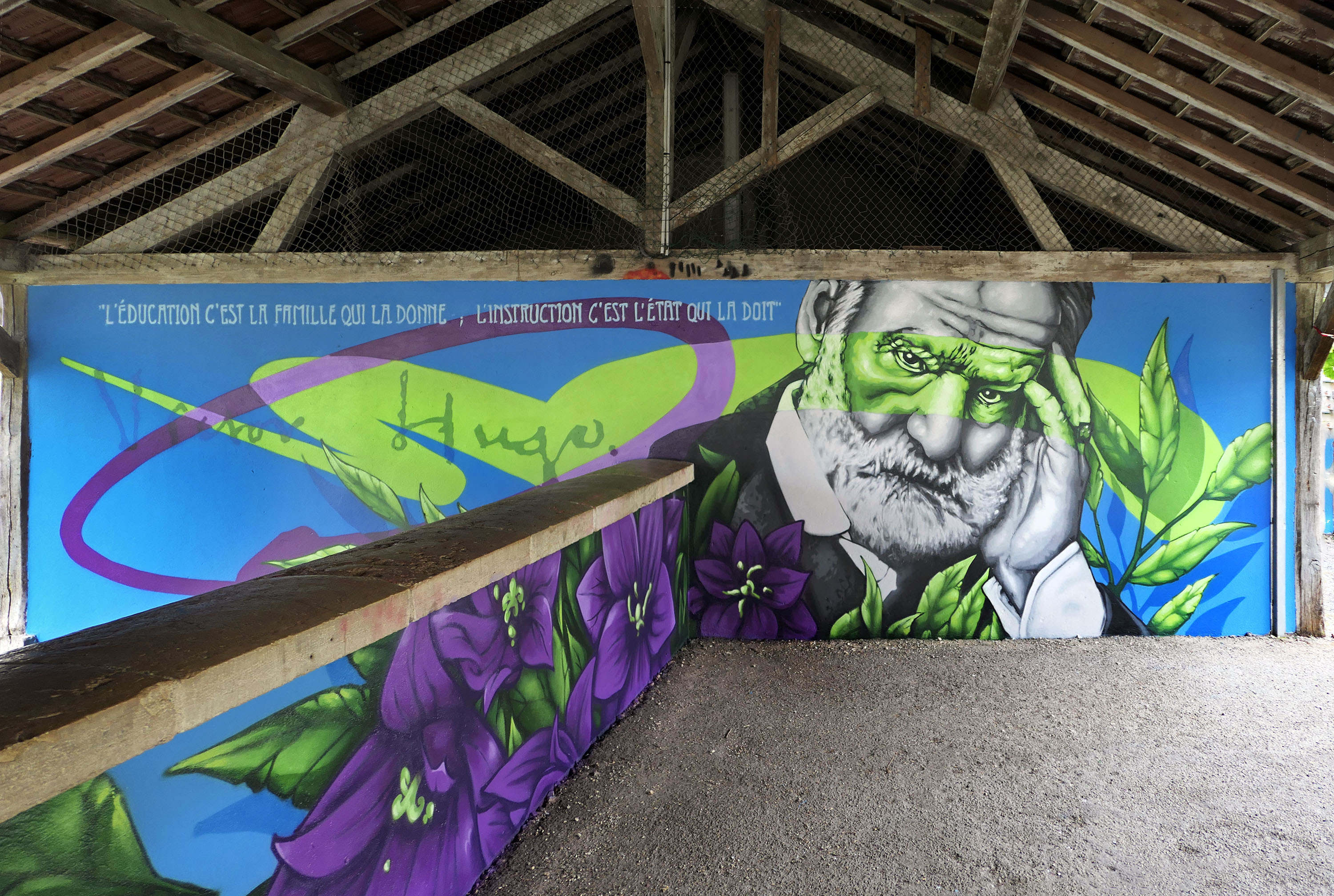 Heta - fresque graffiti street art Victor-Hugo