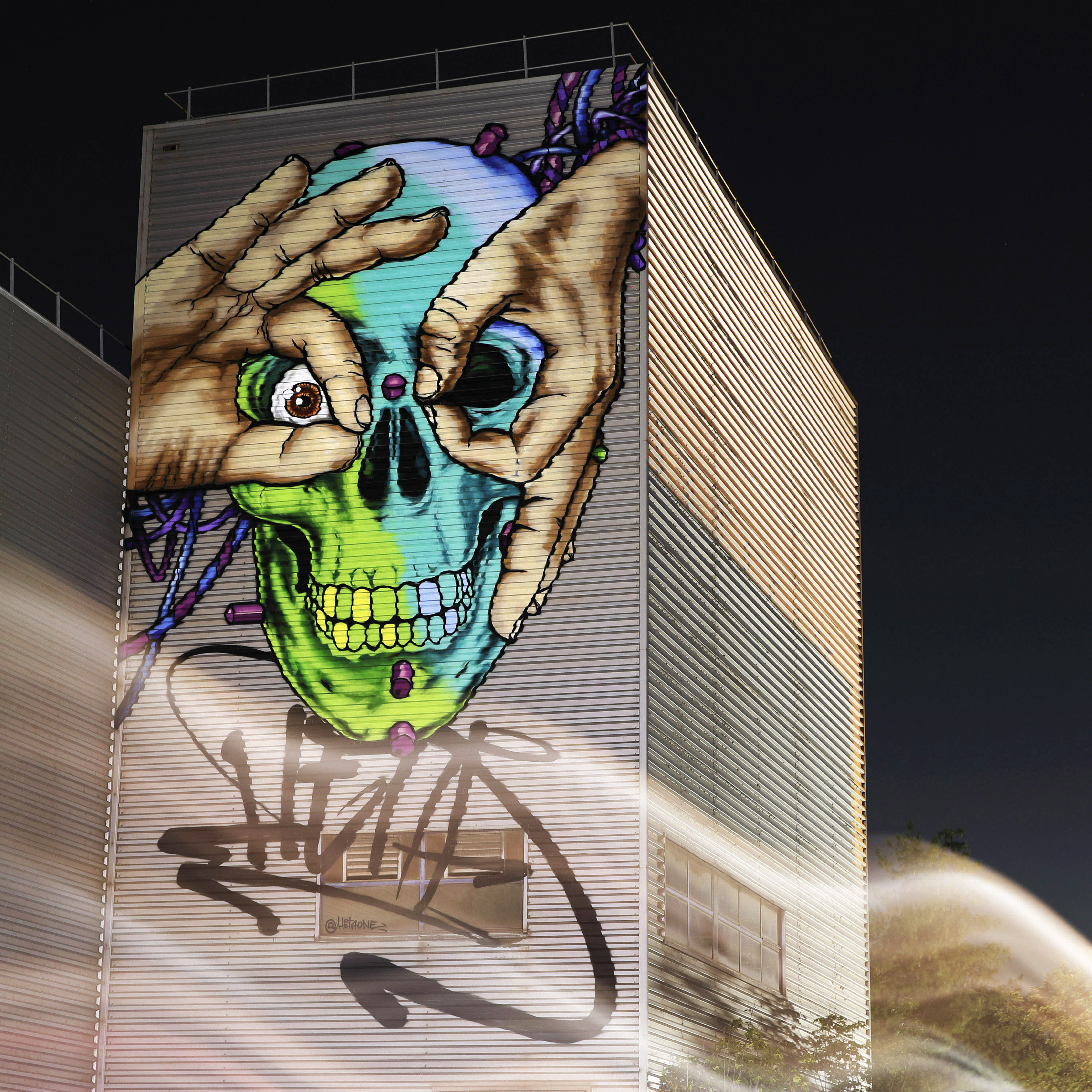 Oeuvre graffiti street art par Heta lors du festival Peinture Fraîche Festival en 2023 aux anciennes usines Fagor de Lyon - photo © Cédric DARBORD